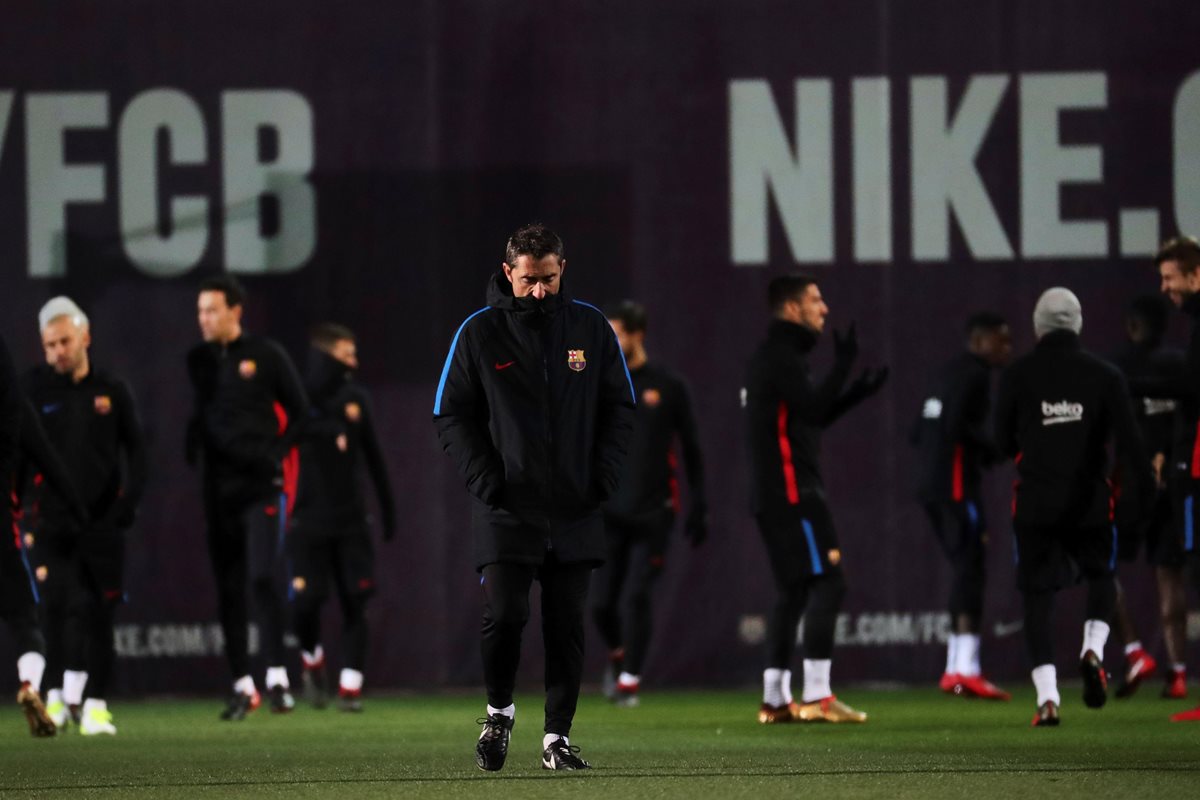 El entrenador del FC Barcelona, Ernesto Valverde, tendrá la tarea de sacar un triunfo en su debut liguero frente a la Real Sociedad. (Foto Prensa Libre. EFE)