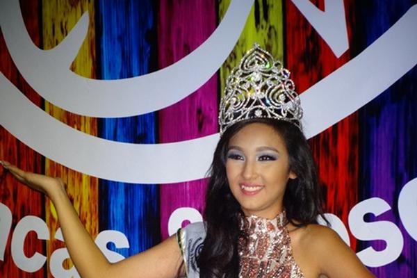 Yamilet Andreina Santis Cayax, de 18 años, fue electa Reina del Carnaval 2015 de Mazatenango. (Foto Prensa Libre: Omar Méndez)