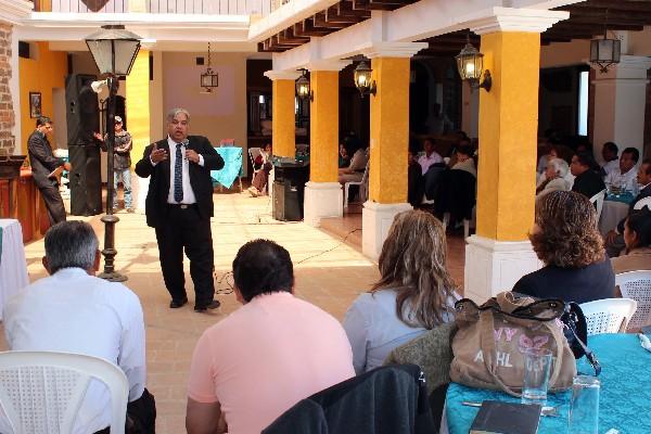 Sergio Morales, procurador de los Derechos Humanos, expone   informe en la cabecera  de Jalapa, durante una reciente visita.