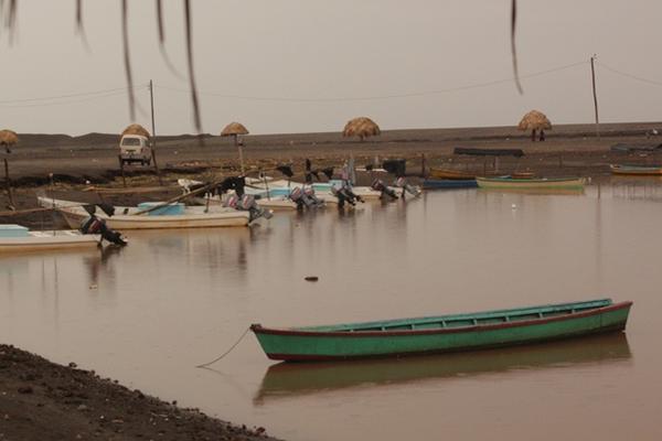 Pescadores de  aldea El Paredón,  La Gomera, mantienen ancladas sus lanchas. (Foto Prensa Libre: Melvin Sandoval)