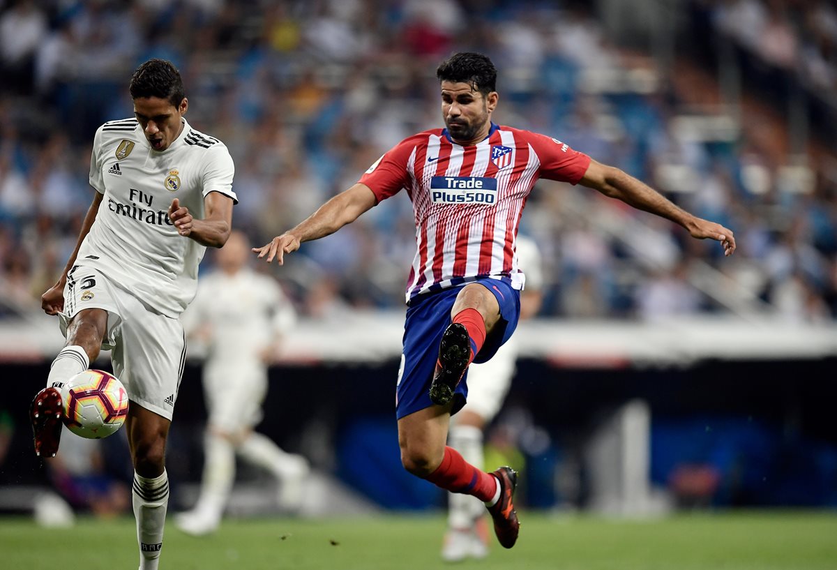 En un intenso partido de ida y vuelta el Real Madrid empató en casa 0-0 contra el Atlético de Madrid. (Foto Prensa Libre: AFP)