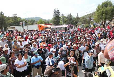 Miembros del Consejo de Pueblos Mayas de Occidente llevaron a cabo una marcha en Barillas en rechazo del estado de Sitio. (Foto Prensa Libre: Mike Castillo).