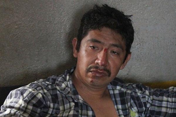 Milton Roni Alonzo, sindicado de violación permanece en la subestación de Flores Costa Cuca. (Foto Prensa Libre: Alexander Coyoy)