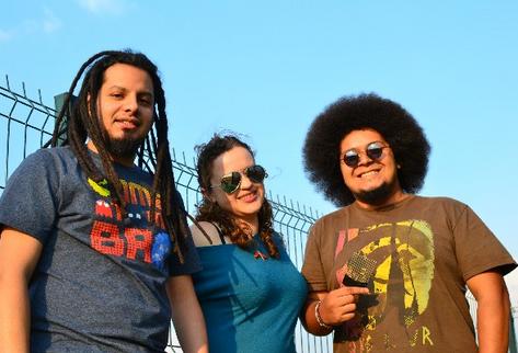 Javier Bonilla, Mae Guzmán y Guillermo Bolaños integran  Los hijos de Mama Juana. (Foto Prensa Libre: Ángel Elías)