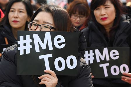 El movimiento #MeToo nació a raíz de denuncias de acoso sexual, el hashtag es utilizado por miles de mujeres de todo el mundo, y han llenado las redes sociales de relatos y denuncias de los abusos sexuales que han sufrido.(Foto Prensa Libre: AFP)