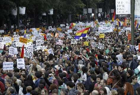Miles de personas protestan en España contra la reforma de Educación