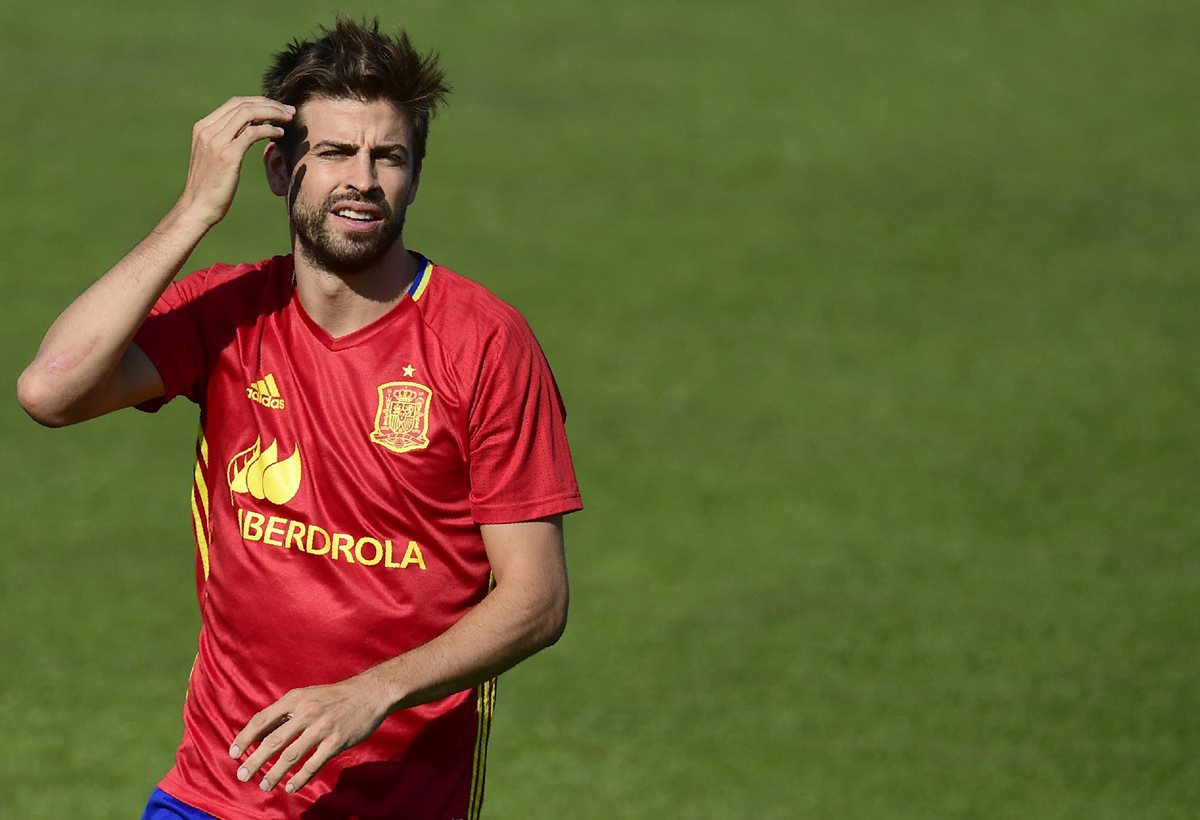El defensa de la selección española, Gerard Piqué, habló sobre su continuidad en la Roja. (Foto Prensa Libre: AFP)