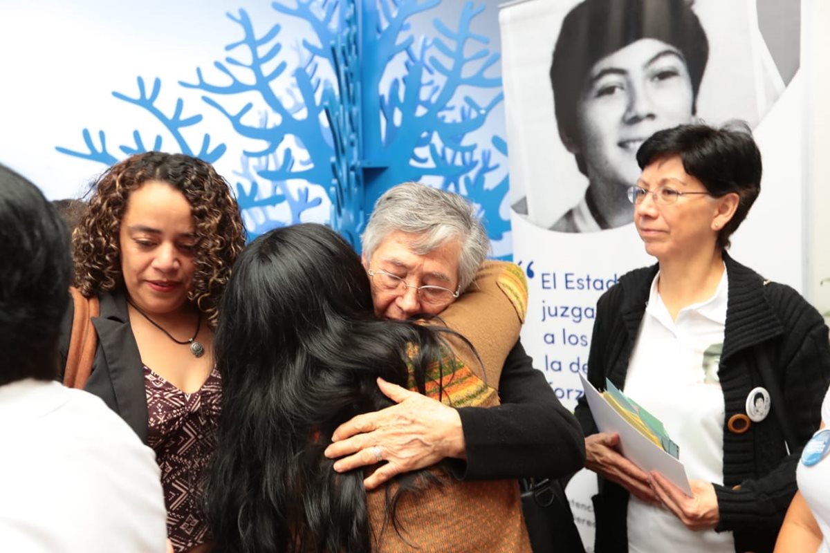 La familia Molina Theissen agradeció la solidaridad de las personas. (Foto Prensa Libre: Álvaro Interiano)