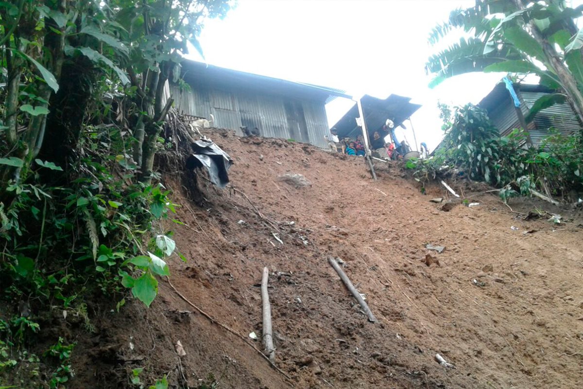 El jueves último, un deslave sorprendió a vecinos de Chesuc, Chanchicupe, Tajumulco, San Marcos. (Foto Prensa Libre: Whitmer Barrera)