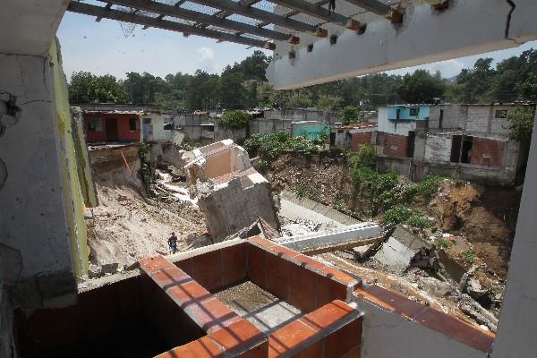 El martes último se derrumbaron cuatro casas y otras cinco están en peligro en  Villa Hermosa 1.