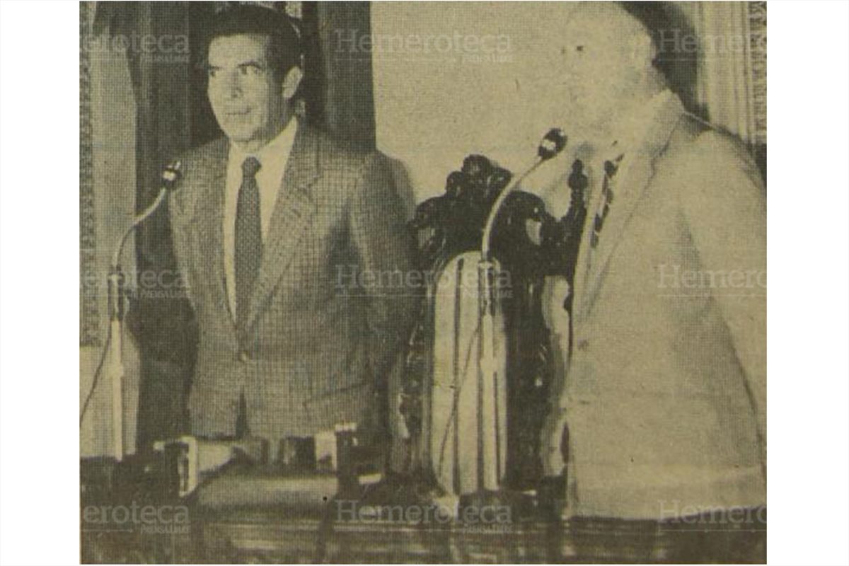 El jefe de Estado, Efraín Ríos Montt (i) junto a Gonzalo Asturias, secretario presidencial. (Foto: Hemeroteca PL)