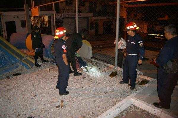 aGENTES DE la Policía verifican la muerte de un indigente en Villa Nueva.