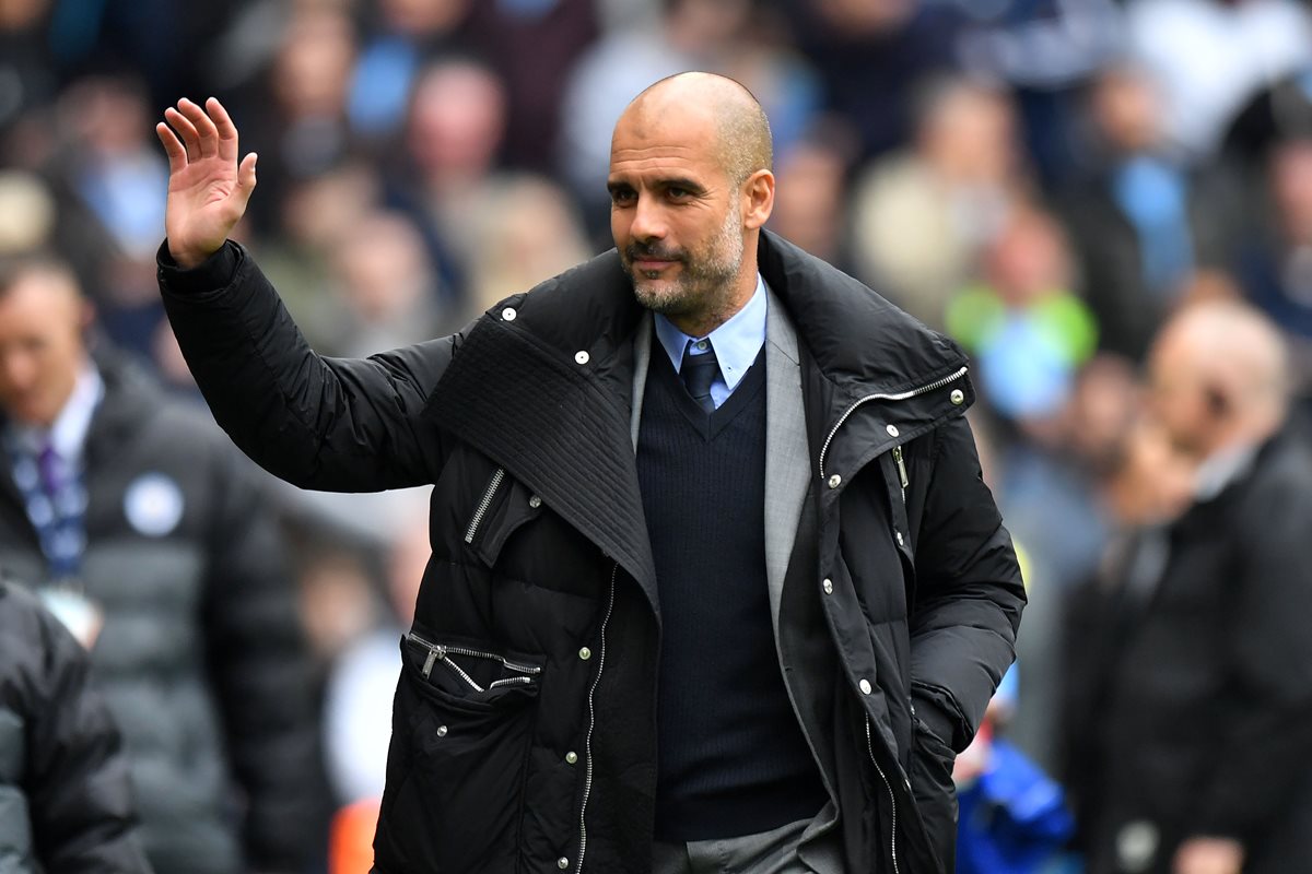 Pep Guardiola confía en que su equipo se clasifique a la próxima Liga de Campeones. (Foto Prensa Libre: AFP).