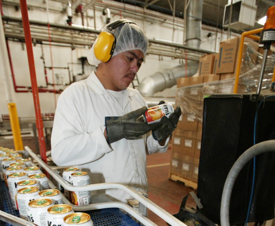 La industria de jugos guatemalteca lucha por su ingreso al mercado panameño. (Foto Prensa Libre: DANIEL HERRERA)
