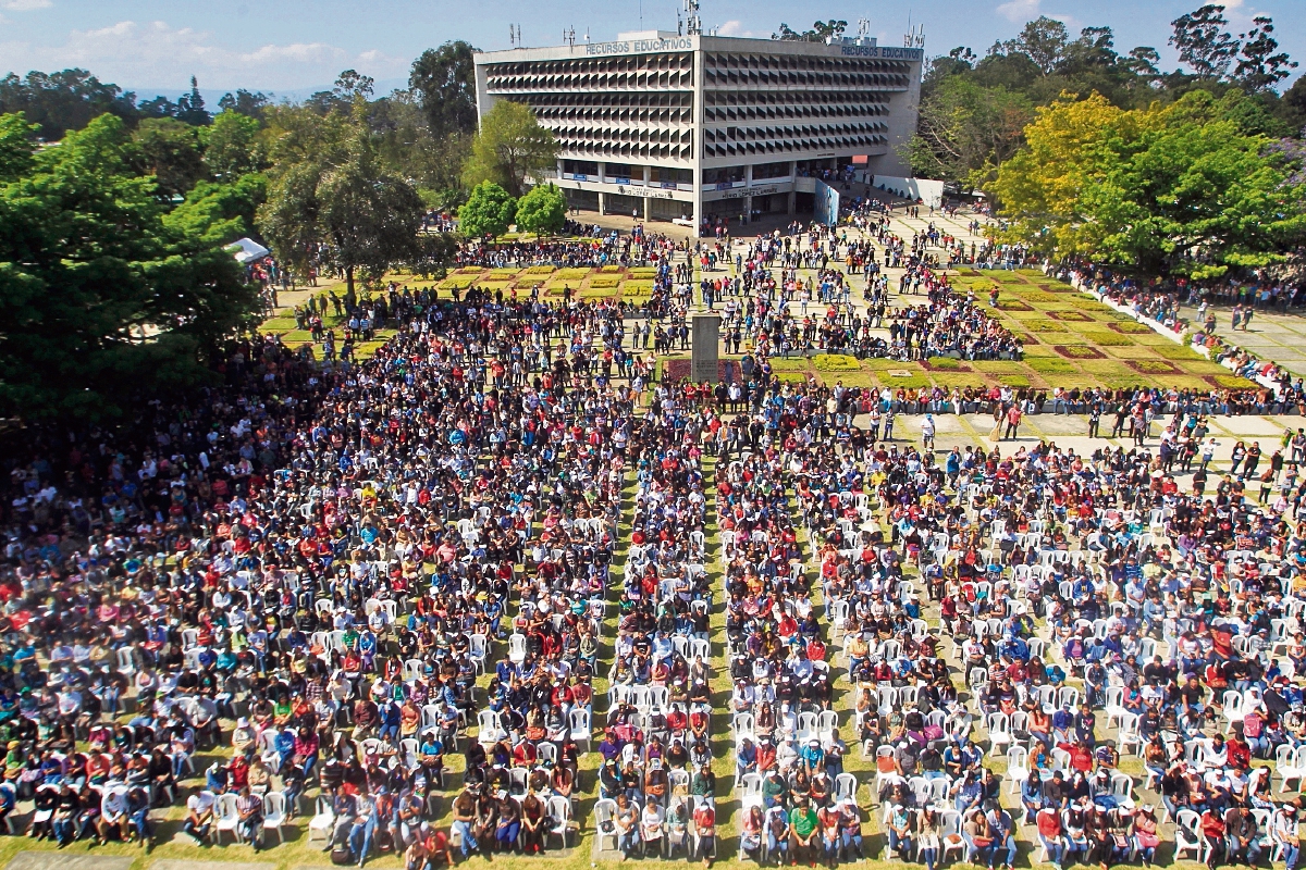 Más de 172 mil estudiantes asisten a la sede central de la Usac. (Foto Prensa Libre: Hemeroteca PL)