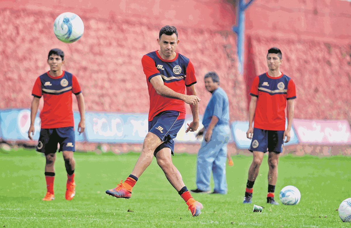Marco Pappa volverá a entrenarse con Municipal. (Foto Prensa Libre: Hemeroteca PL)