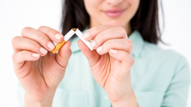 Dejar el tabaco para los fumadores activos es el tratamiento más eficaz en la prevención de EPOC. GETTY IMAGES