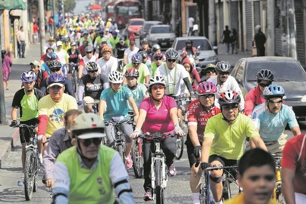 Cada día hay más  colectivos de ciclistas dedicados a promover este medio de transporte. (Foto Prensa Libre: Archivo)