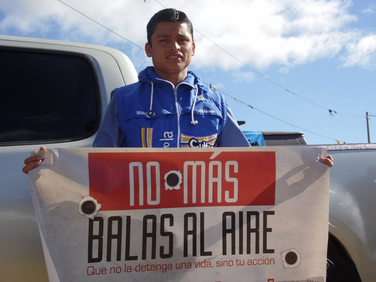 El medallista olímpico Erick Barrondo también apoya la campaña por los disparos al aire. (Foto Prensa Libre: Eras)