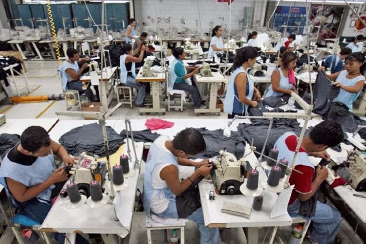 La industria de textiles ha mostrado su interés en defender esa paga mínima. (Foto Prensa Libre: Hemeroteca PL)