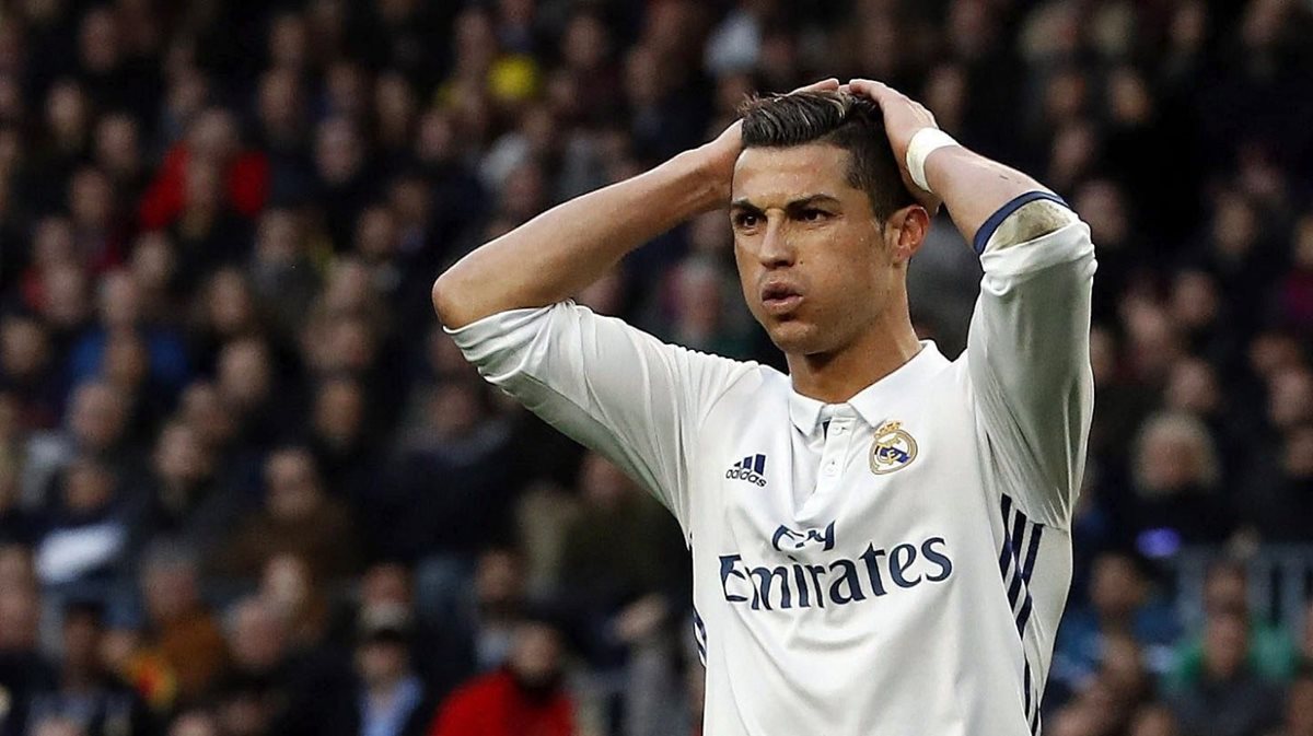 Cristiano Ronaldo, jugador del Real Madrid, es acusado de fraude tributario. (Foto Prensa Libre: EFE)