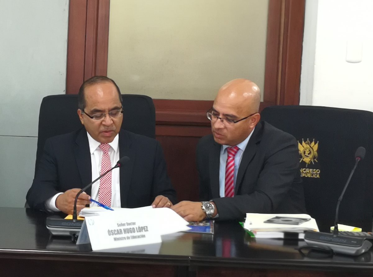 El ministro de Educación, Óscar Hugo López, presentó el presupuesto que la cartera solicita para el 2019. (Foto Prensa Libre: Ana Lucía Ola)