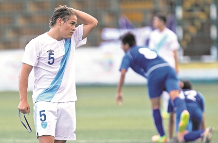 Mario Rodas, de la Sub 17 de Guatemala, en la última participación en el Premundial de Honduras 2015. (Foto Prensa Libre).
