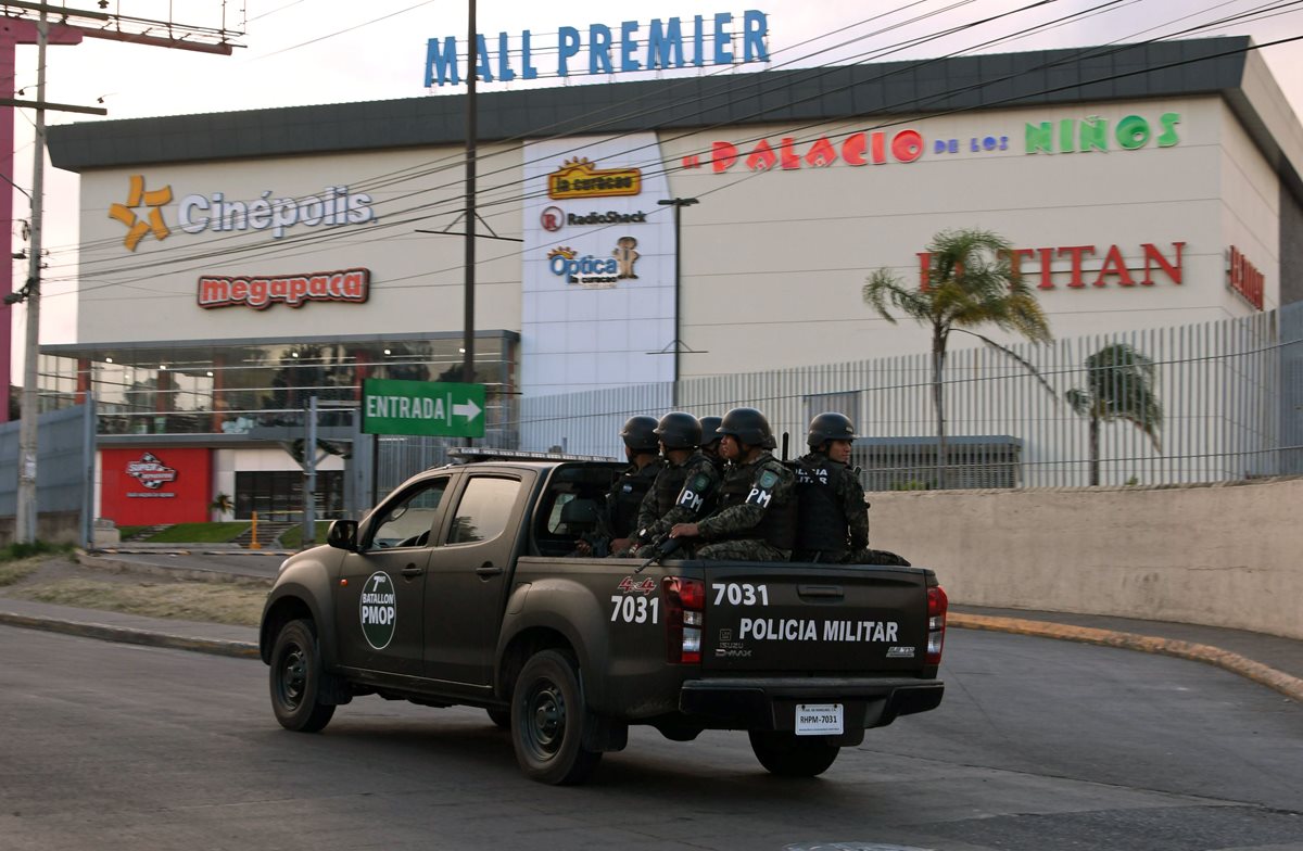 Desde el pasado viernes el Gobierno hondureño decretó Estado de Excepción de las 18 a 6 horas (Foto Prensa Libre: AFP).