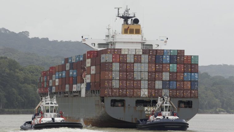 Un buque de carga que usualmente transporta productos a nivel internacional. (Foto Prensa Libre: AP)