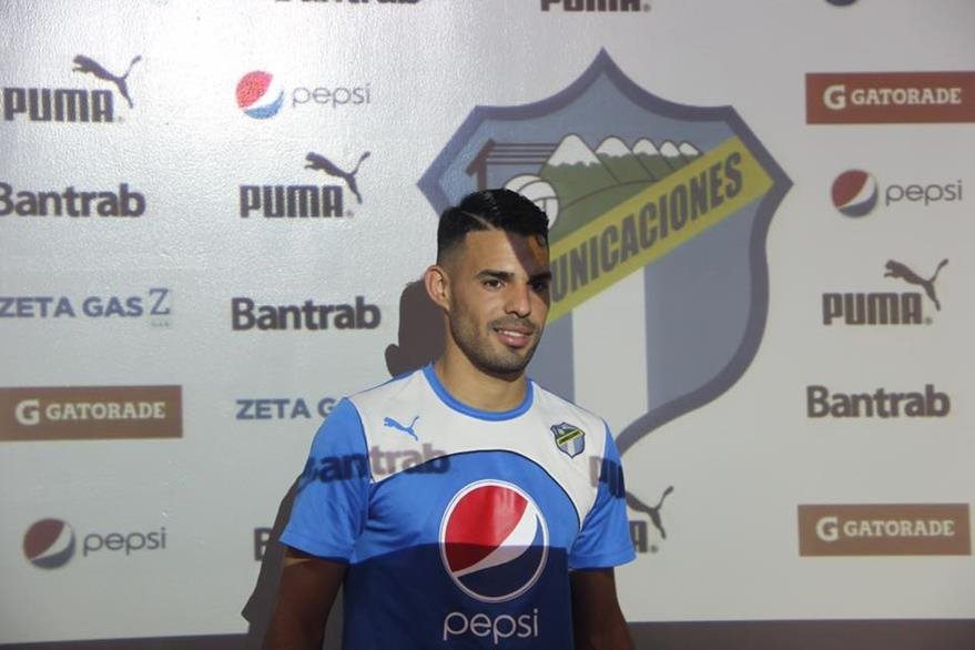 Juan Barrera anotó 9 goles durante su época vestido de crema. (Foto Prensa Libre: Hemeroteca PL)