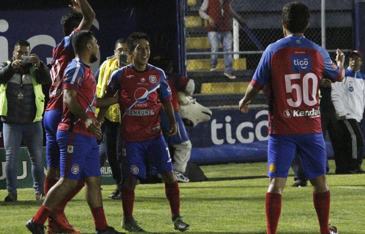 Macal dio el triunfo a un equipo de Xelajú que necesitaba los tres puntos para aferrarse a la clasificación de la fase final del torneo. (Foto Prensa Libre: Prensa Xelajú MC)
