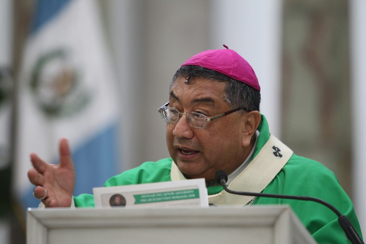 El Arzobispo Metropolitano Óscar Julio Vian Morales en su homilia en la Catedral Metropolitana. (Foto Prensa Libre:Jessica Gramajo)