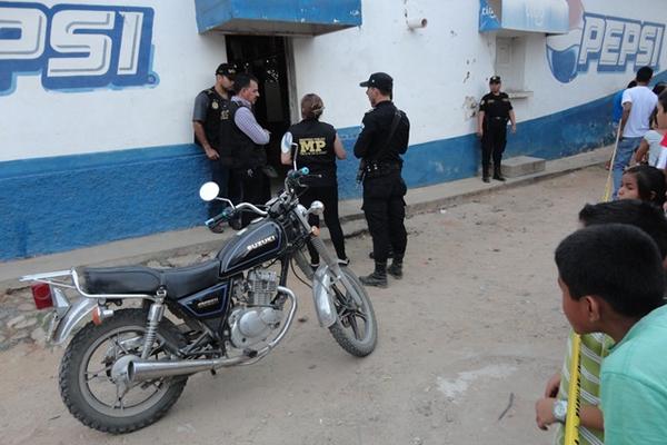 Un hombre fue víctima de un ataque armado en el interior de un billar en San Jorge, Zacapa. (Foto Prensa Libre: Víctor Gómez)