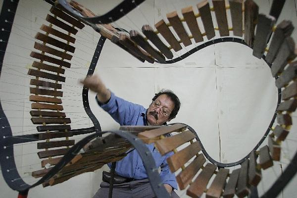 Joaquín Orellana ha creado verdaderas esculturas sonoras a base de hormigo.