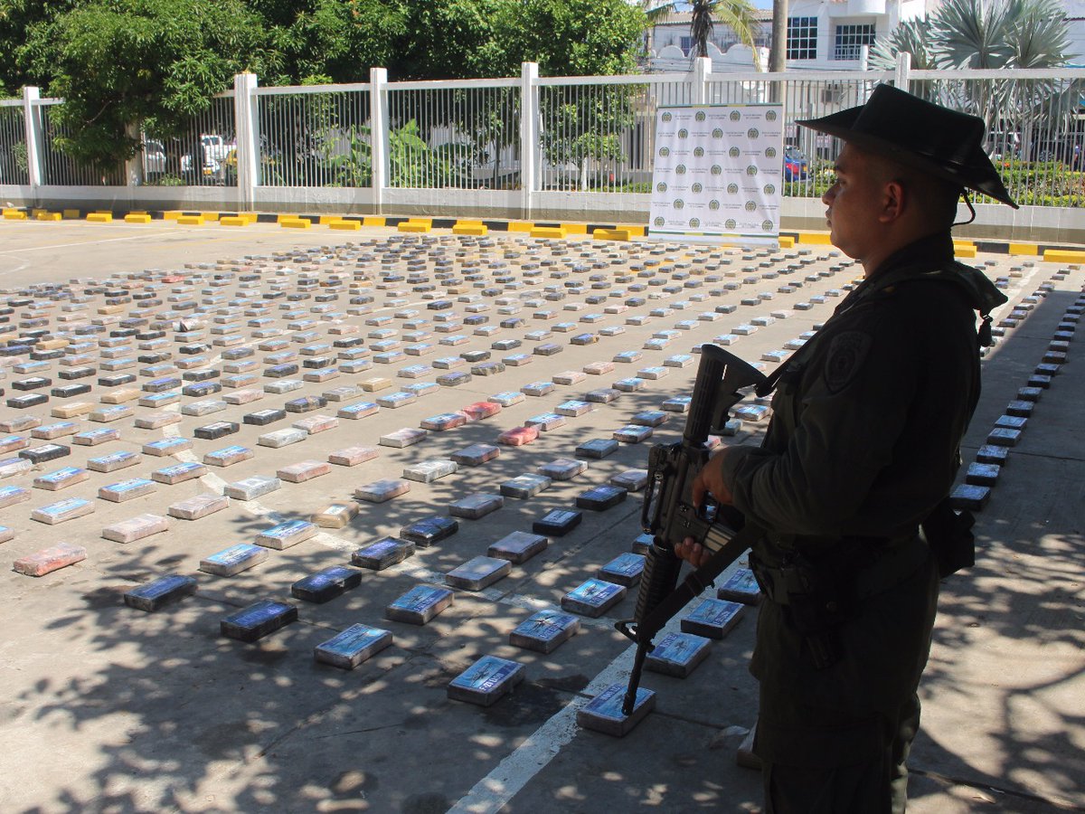El cargamento de droga sería desembarcado en Guatemala y sería enviado a Estados Unidos y Europa. (Foto Prensa Libre: @PoliciaColombia)