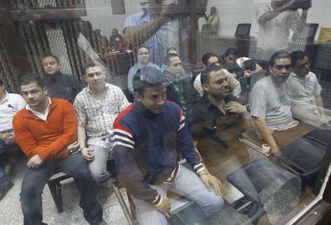 Los acusados escuchan la sentencia condenatoria que les impuso el  Tribunal Primero B de Mayor Riesgo, que los encontró responsables de asociación ilícita, robo agravado y violaciones. Uno de los 20 acusados fue absuelto.