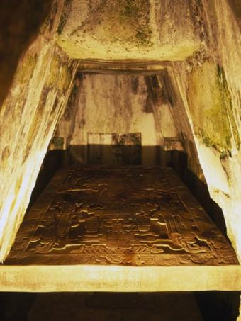 El arqueólogo Alberto Ruz encontró en 1949 la tumba de Pakal en Palenque. Ese hallazgo se ha comparado con el de Tutankamón. (Getty Images).