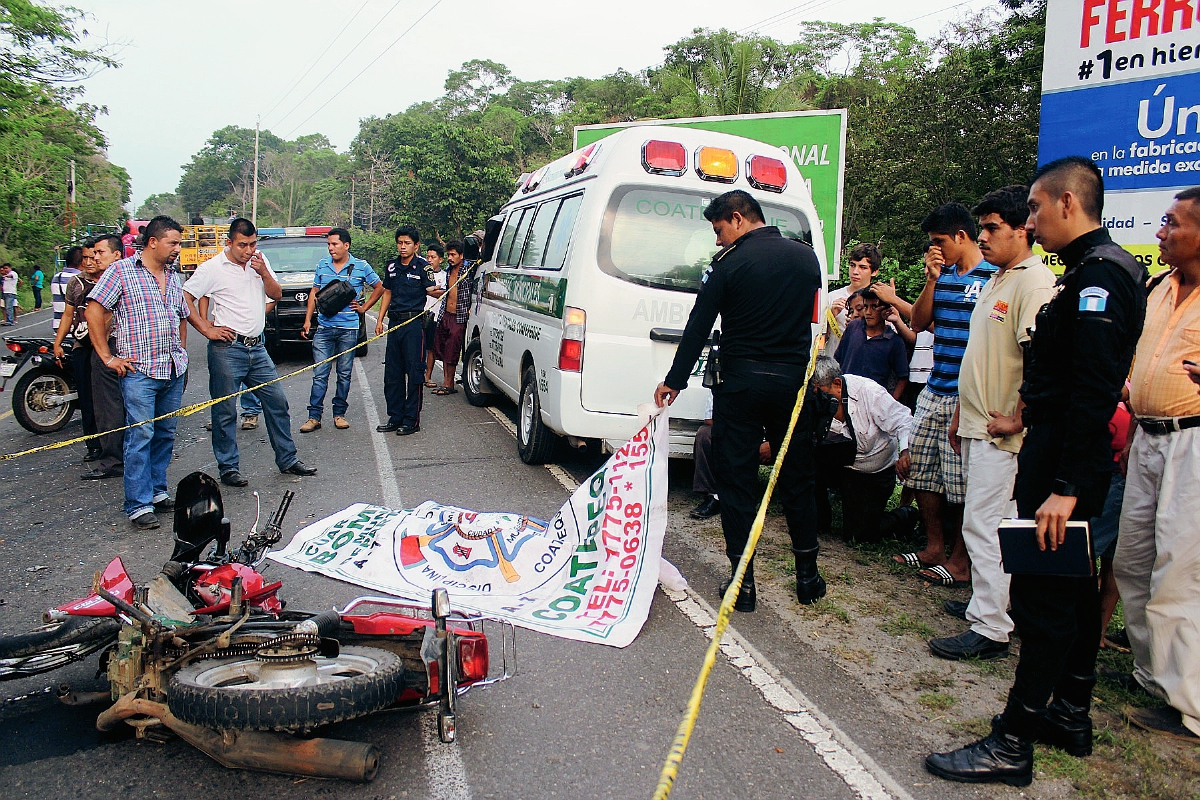 Lugar donde murió el motorista Pedro Josué Echeverría, en Coatepeque, Quetzaltenango. (Foto Prensa Libre: Alexánder Coyoy)