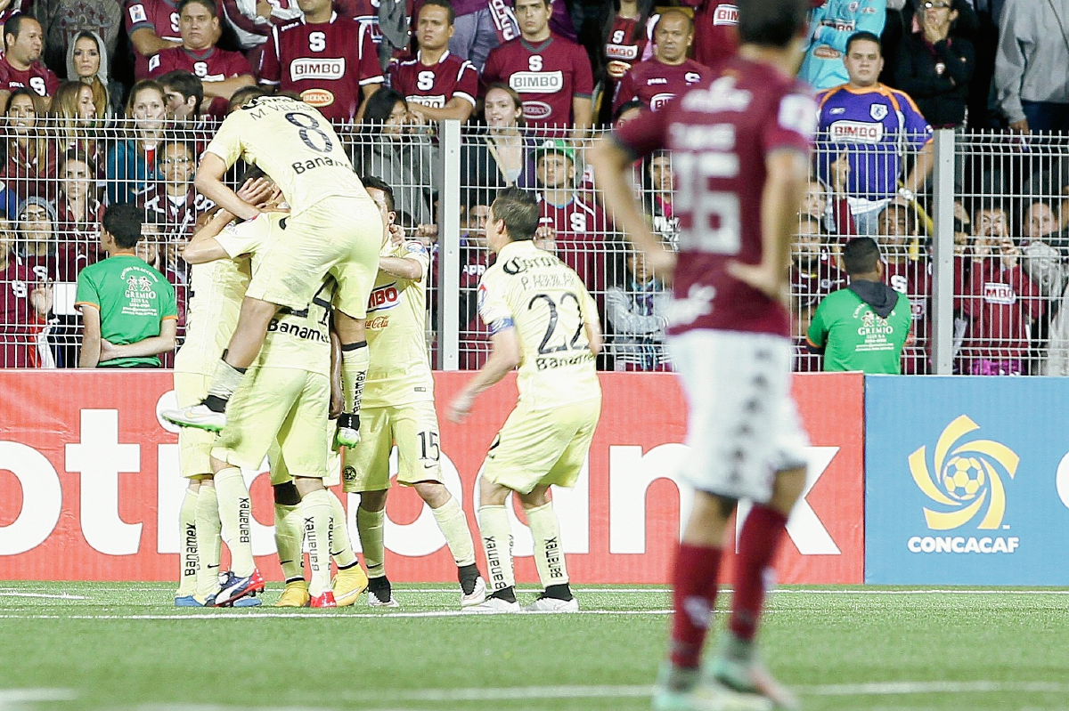 El América de México venció al Saprissa de Costa Rica por 3 a 0 y solo tendrá que ganar en casa para clasificar Foto Prensa Libre: EFE