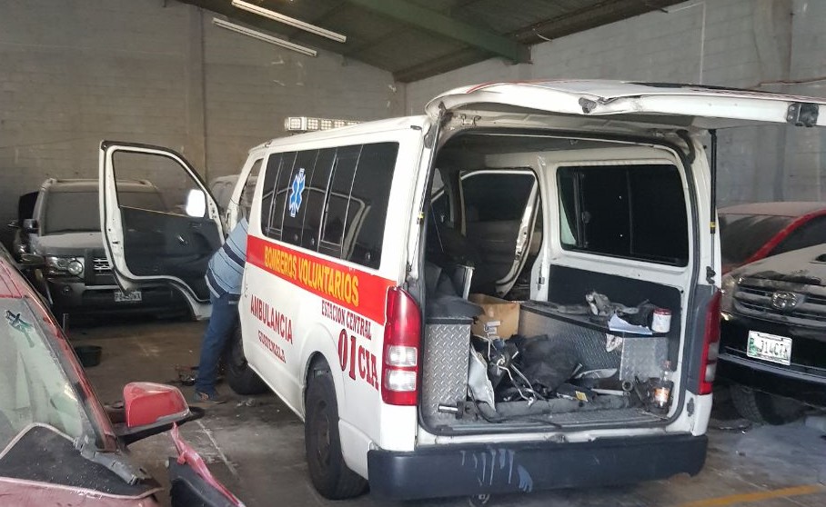 Ambulancia donada por la estación central, continúa en reparación. (Foto Prensa Libre: Cortesía).