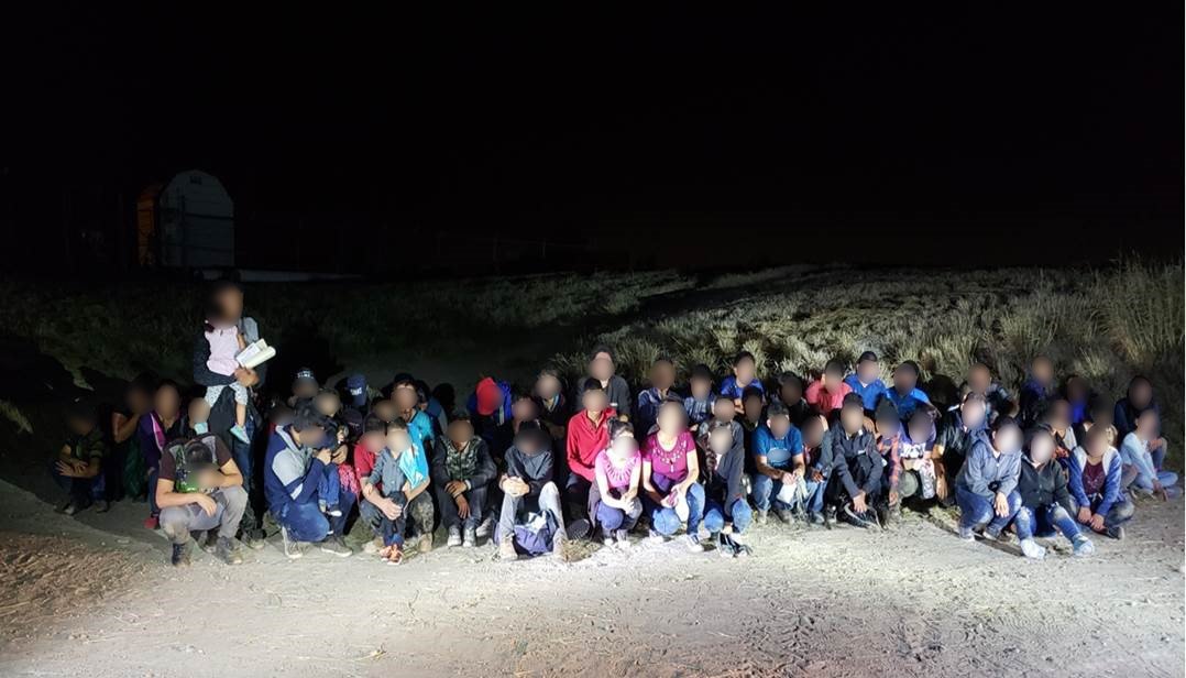 Un grupo de niños que fue detenido recientemente por la Patrulla Fronteriza. (Foto: CBP)