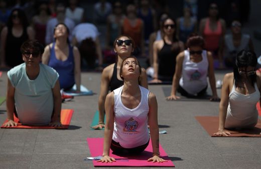 El yoga y pilates se han popularizado en occidente en las últimas décadas. GETTY IMAGES