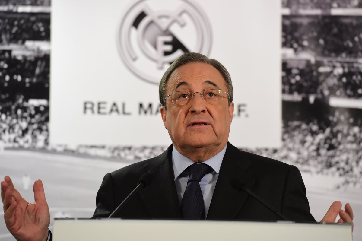 El presidente del Real Madrid durante la conferencia de prensa a los medios de comunicación en el Santiago Bernabéu. (Foto Prensa Libre: AFP)