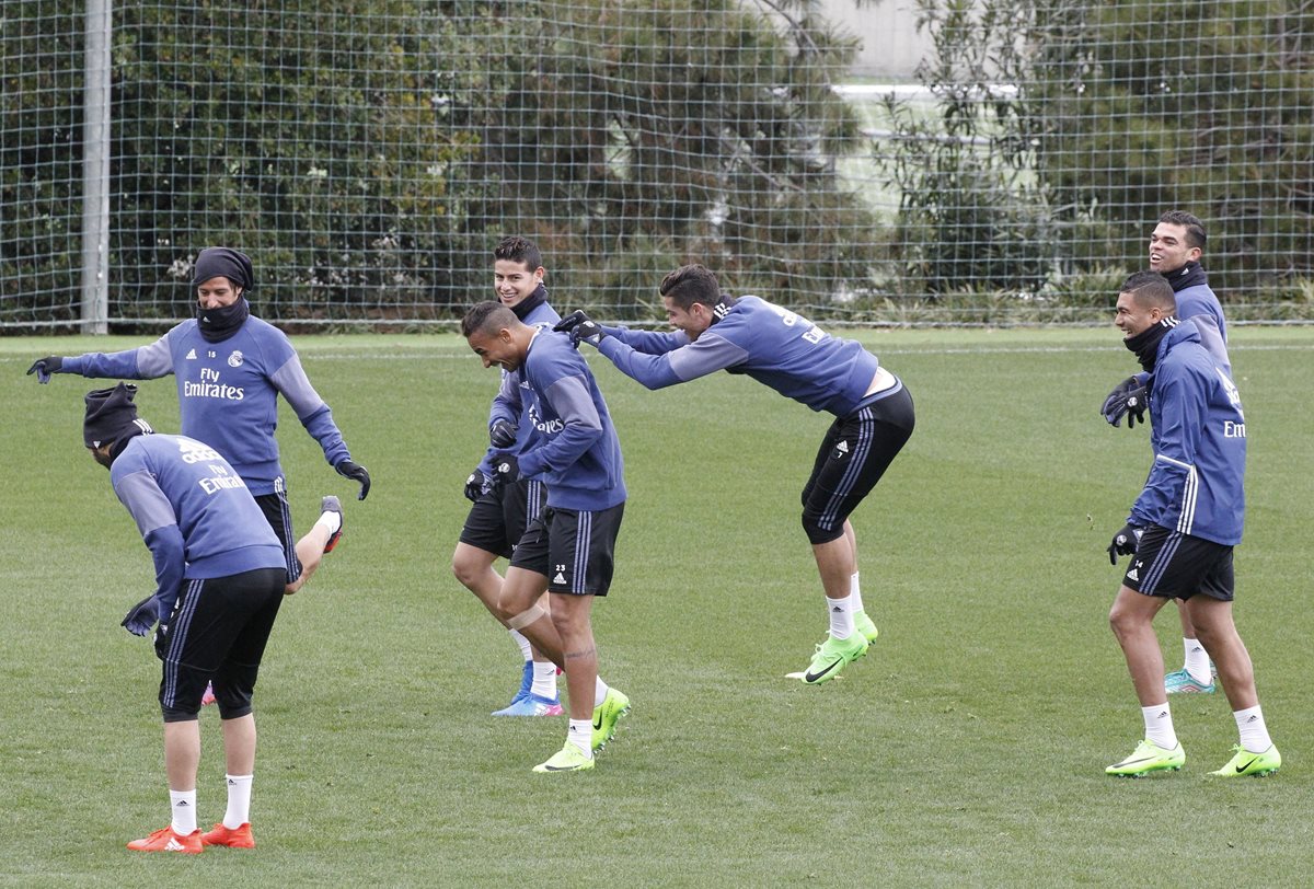 Los jugadores del Real Madrid,realian un entrenamiento en la Ciudad Deportiva de Valdebebas en víspera del partido de la jornada 21 de LaLiga contra el Celta. (Foto Prensa Libre: EFE).