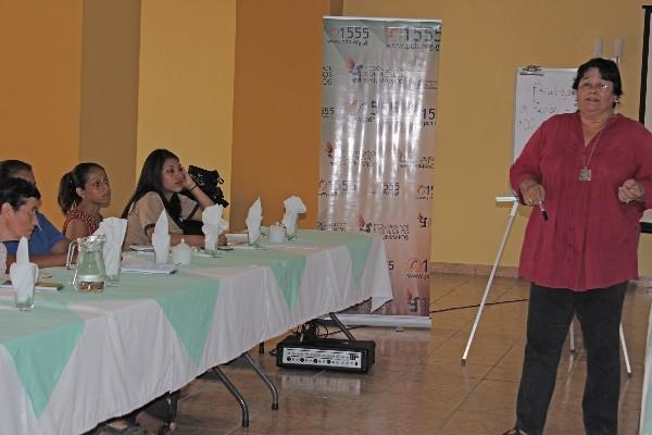 Personal de la PDH  capacita a representantes de instituciones,   en   la ciudad de Coatepeque.