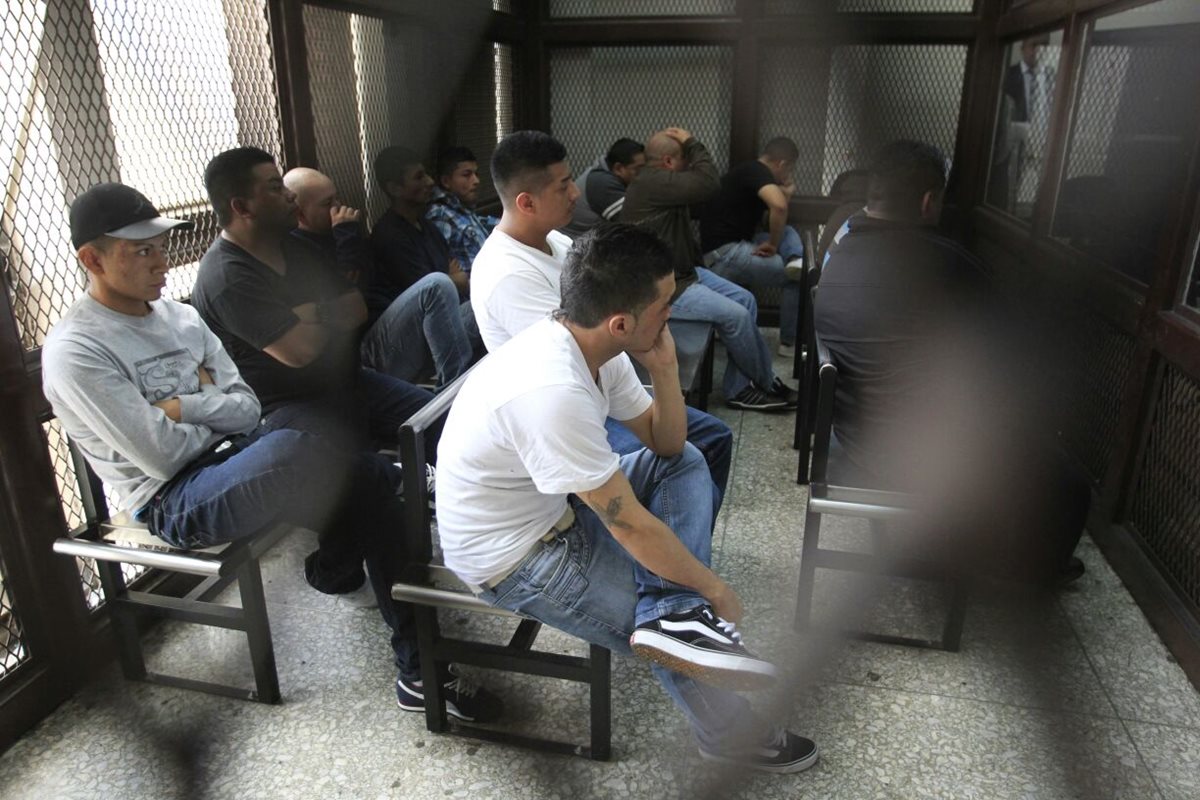 Integrantes de la banda <em>Los Recicladores </em>son sentenciados a entre 25 y 173 años de cárcel por la muerte de 11 recolectores de basura. (Foto Prensa Libre:  Edwin Bercián)