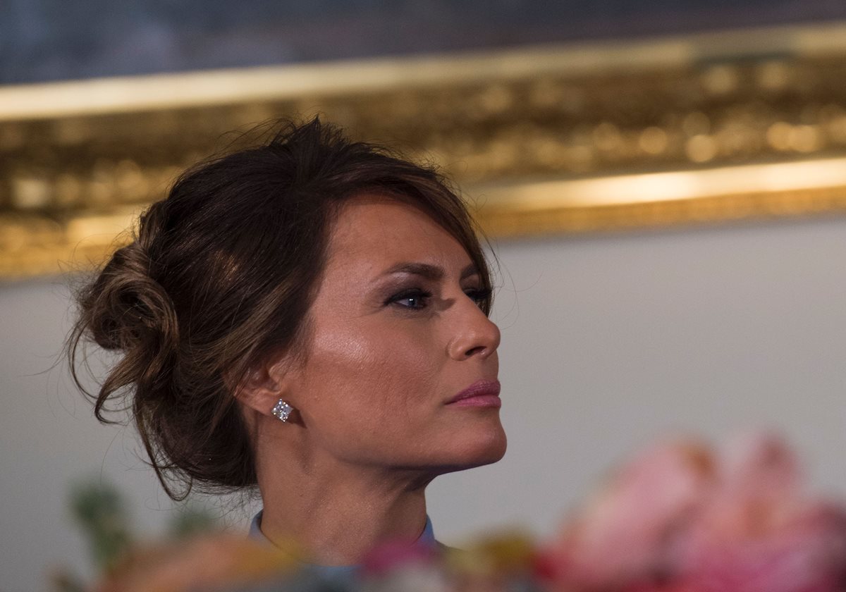 Melania Trump, primera dama de Estados Unidos, durante una cena de gala por los festejos de la llegada de Trump al poder. (Foto Prensa Libre: AFP).