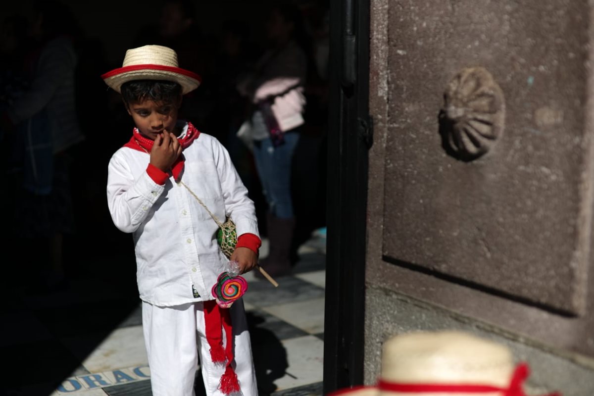 En la capital, además del Santuario de la zona 1. La Villa de Guadalupe en la zona 10 es otra iglesia en honor a la Virgen de Guadalupe.