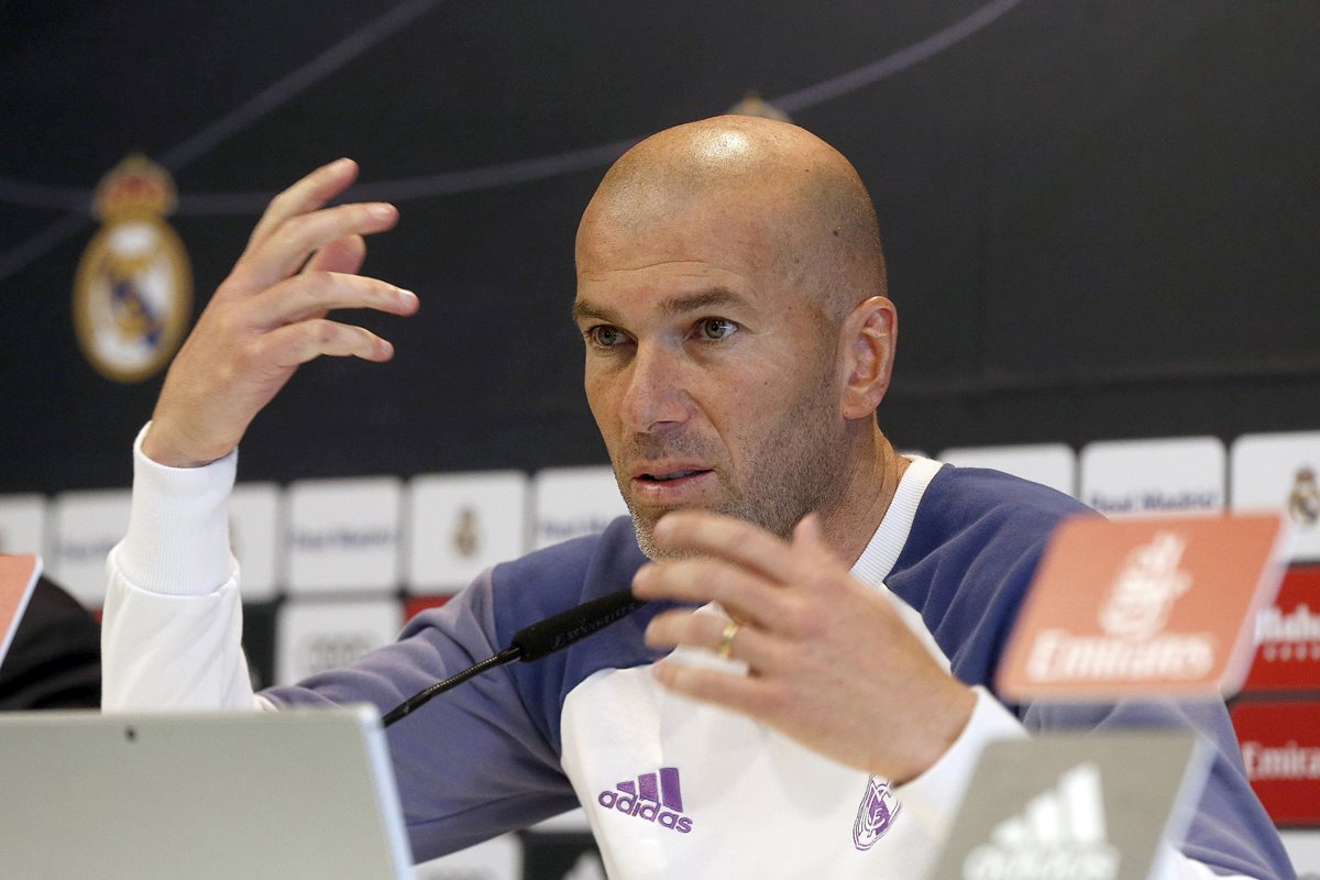 El francés Zinedine Zidane, técnico del Real Madrid, durante la conferencia de prensa de este miércoles en Madrid. (Foto Prensa Libre: EFE)