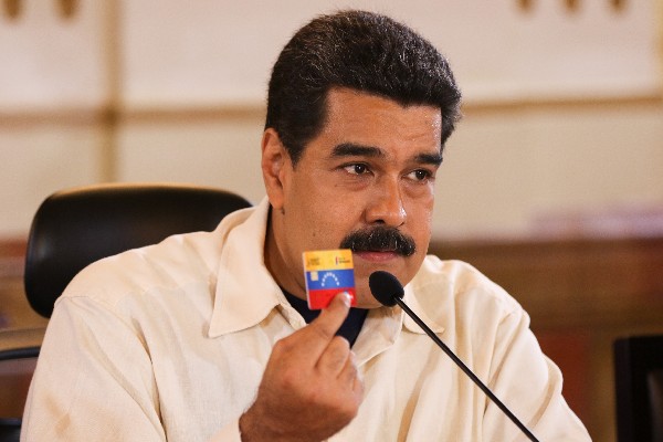 Nicolás Maduro amenaza con utilizar la fuerza contra la oposición venezolana.(Foto Prensa Libre:EFE).